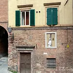 فندق مبيت وإفطار San Francesco سيينا